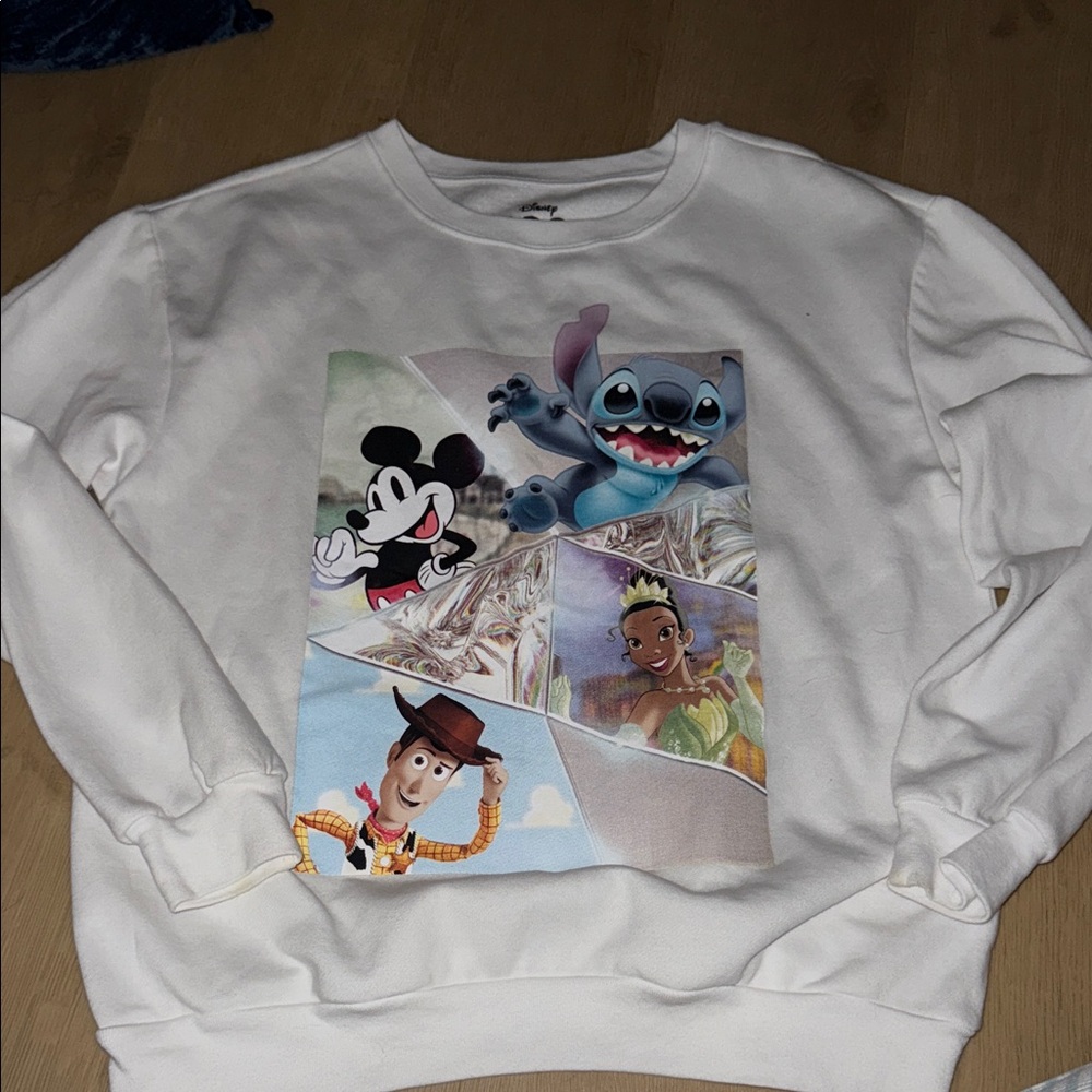 Disney pullover size xl 15/17, fits a women’s medium white stitch woody Mickey